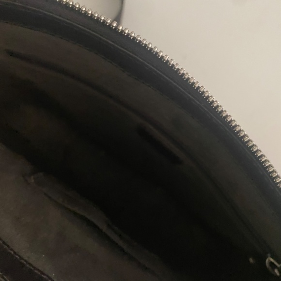 Authentic Gucci Messenger Crossbody - Picture 4 of 5